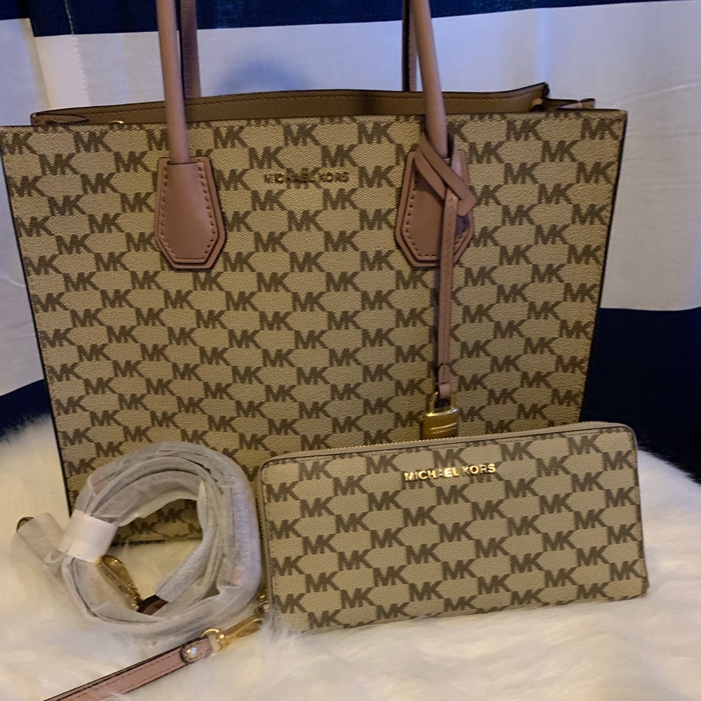 Michael Kors  Mercer larger tote set